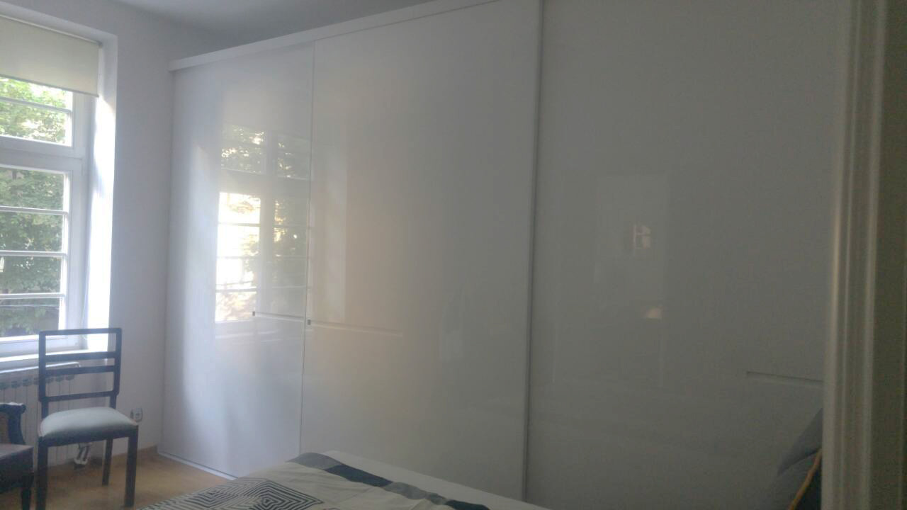 Americki plakar - Klizni plakar SVETIX - Klizna vrata S17 u beloj boji od farbanog medijapana - obrada beli visoki sjaj
